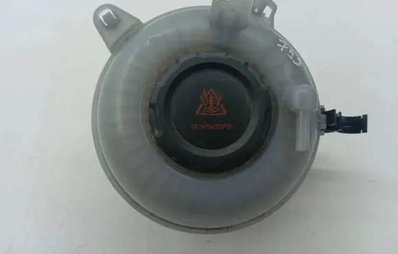 Volkswagen Tiguan Coolant expansion tank/reservoir 5Q0121407AA