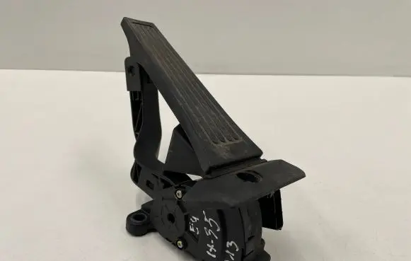 Hyundai ix35 Accelerator throttle pedal DH327272S000 40227A