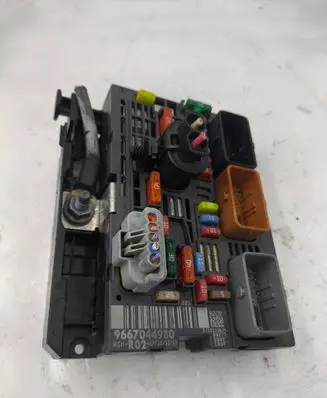 Citroen C5 Fuse module 9667044980