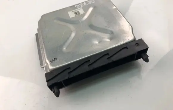 Volvo V70 Engine control unit/module ECU 30684877A