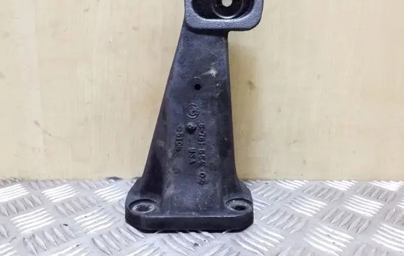 BMW X5 E53 Engine mounting bracket 6761564