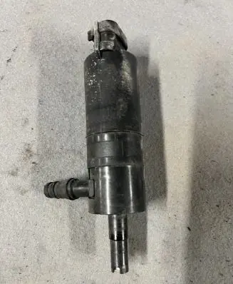 Chrysler Grand Voyager IV Windscreen/windshield washer pump