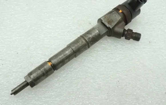Opel Zafira C Fuel injector 95517505 55577668 8210140