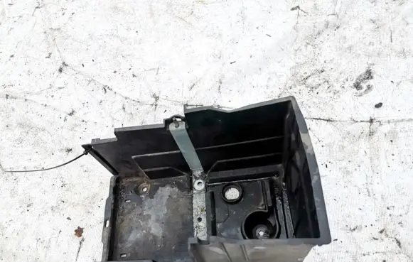 Ford Focus Battery box tray c8c9a