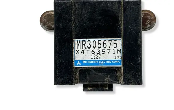 Mitsubishi Pajero Door central lock control unit/module MR305675
