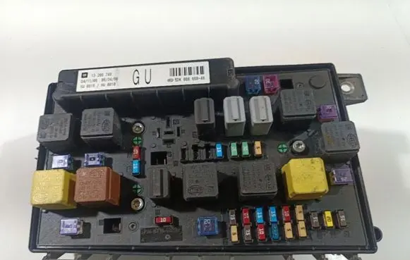 Opel Astra H Fuse box set 13206748