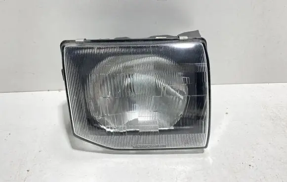 Mitsubishi Pajero Headlight/headlamp 082141120R