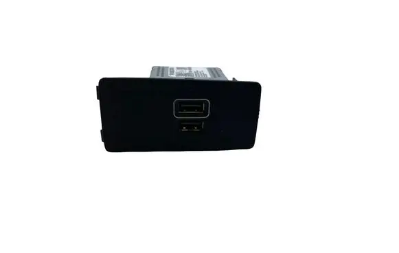 Volvo XC40 USB socket connector 31407038