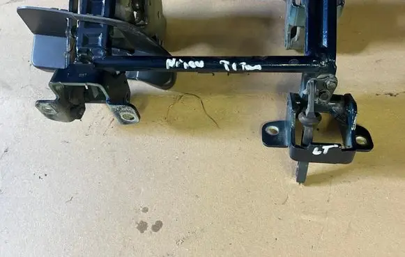 Nissan Titan Air filter cleaner box bracket assembly 