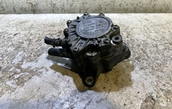 Volkswagen PASSAT B6 Vacuum pump 03G145209C V520 150406