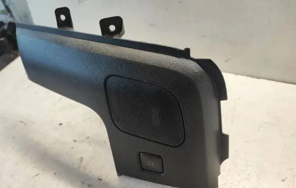 Ford Mustang VI Dashboard storage box/compartment FR3B63044F03A T13372
