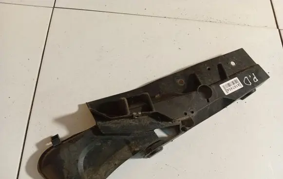 Ford Focus C-MAX Fender mounting bracket 3M51R02476AJ 3M51-R02476-AJ