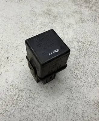 Volvo S40, V40 Other relay V23134B52X240 MB953381