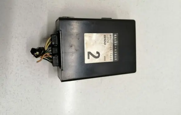 Toyota Avensis T220 Other control units/modules 8865005060