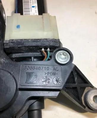 Audi S5 Seat belt adjustment motor 8F0857760