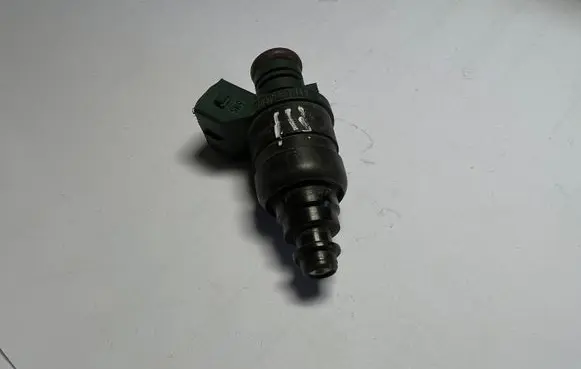 Audi A3 S3 8L Fuel injector 037906031AA