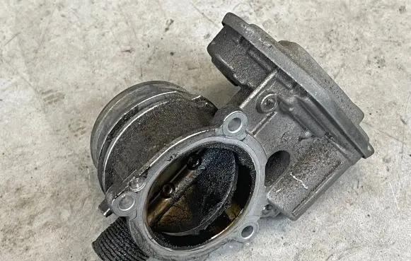 BMW 3 E92 E93 Throttle body valve 