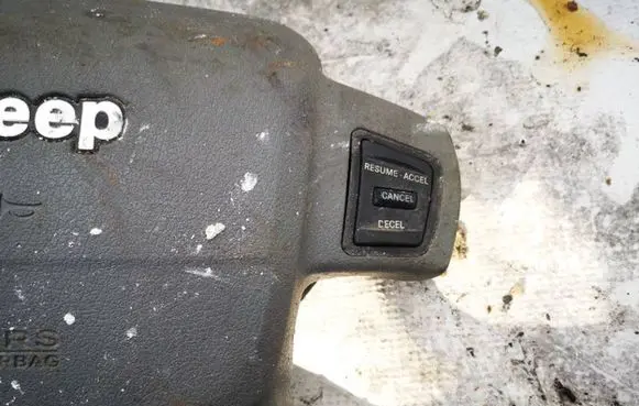 Jeep Grand Cherokee (WK) Steering wheel buttons/switches 