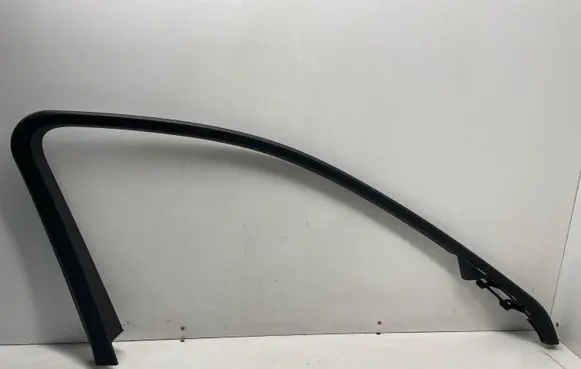 Mercedes-Benz C W204 Front door glass trim molding A2047250171