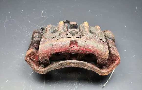 Iveco Daily 35 - 40.10 Front brake caliper 42548179
