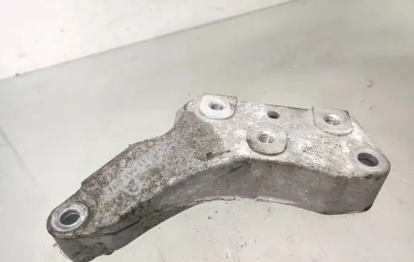 Skoda Octavia Mk2 (1Z) Gearbox mounting bracket 1K0199117