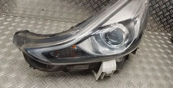 Toyota Prius+ (ZVW40) Headlight/headlamp
