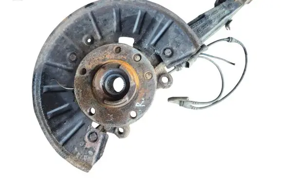 Volkswagen Touareg I Front wheel hub spindle knuckle 7L0407258A