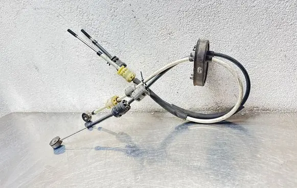 Opel Astra J Gear shift cable linkage 55577317