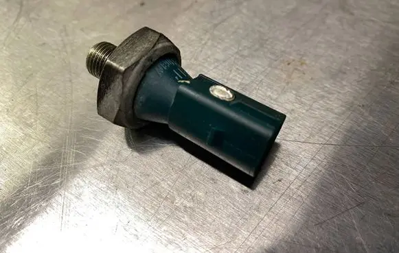 Volkswagen Caddy Oil pressure sensor 03C919081
