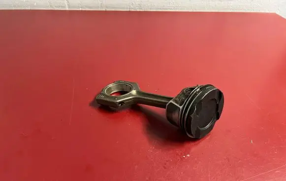 BMW X3 F25 Piston with connecting rod 7624408