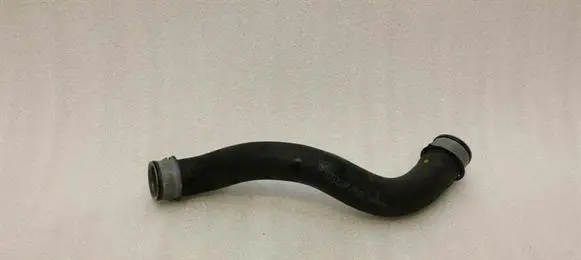 Mercedes-Benz CLS C218 X218 Engine coolant pipe/hose A2045011582