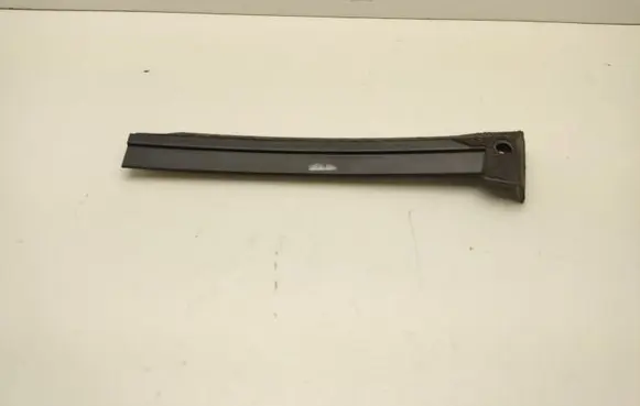Ford Mustang VI Front door glass trim molding FR3B6302565