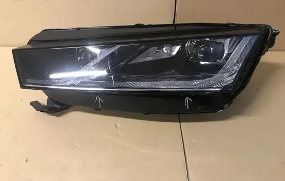 Skoda Octavia Mk4 Headlight/headlamp 5E4941015A
