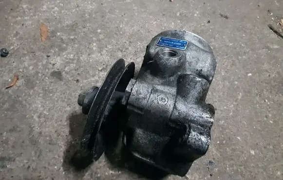 Mercedes-Benz S W126 Power steering pump 1264601680