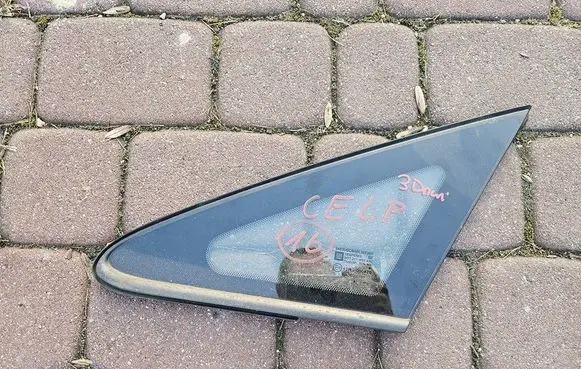 Opel Corsa E Front vent window/glass (coupe)