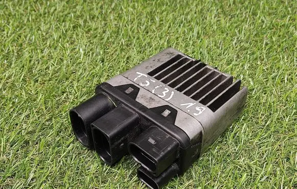 Volkswagen Transporter - Caravelle T5 Coolant fan relay 7H0919506B