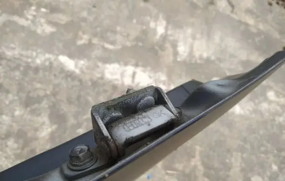 Hyundai Coupe Tailgate/trunk/boot hinge 