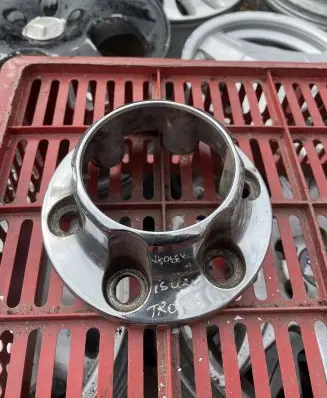 Isuzu Trooper Original wheel cap