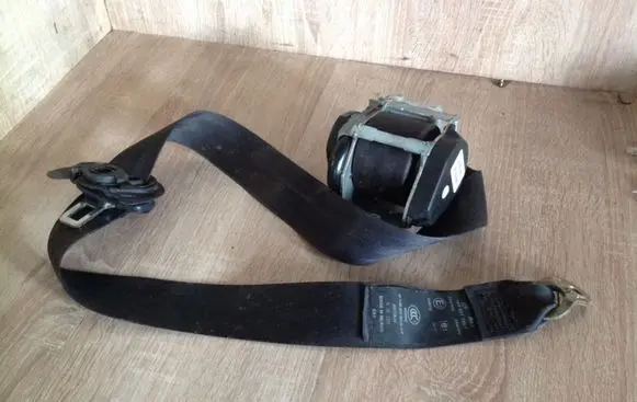 Volkswagen Jetta V Front seatbelt 1K4857705F 606502200R