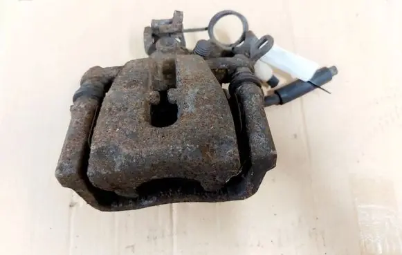 Ford Kuga I Rear brake caliper