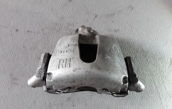 Ford C-MAX II Front brake caliper 814