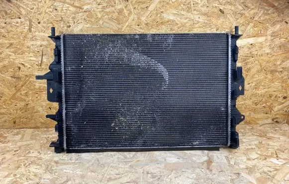 Volvo V40 Coolant radiator 31319064