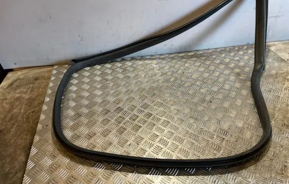 Maserati Ghibli Front door rubber seal 72340