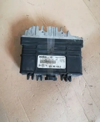Volkswagen Golf III Engine control unit/module 0261203302