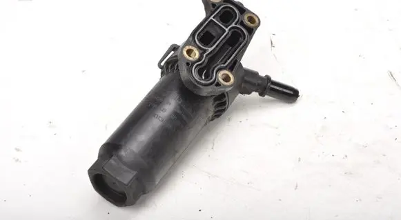 Volvo V50 Oil filter mounting bracket 7M5R6C631AD
