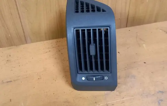 Fiat Ducato Dashboard side air vent grill/cover trim LS385812