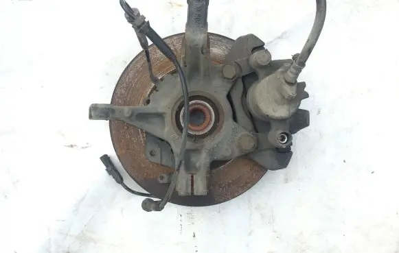 Renault Clio IV Stub axle 400153153R