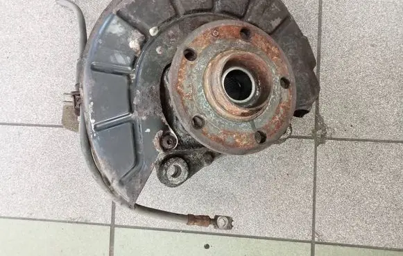 Volkswagen PASSAT B6 Front wheel hub spindle knuckle 000