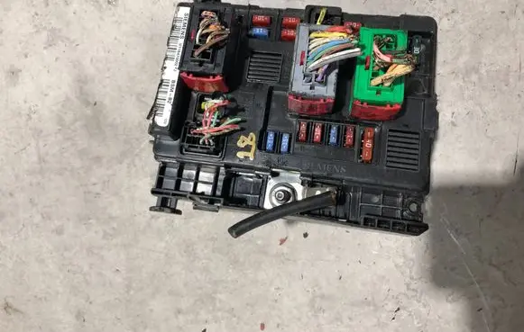 Citroen Xsara Picasso Fuse module U118470002J 9650618580