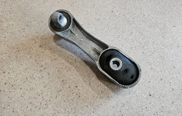 Engine mount bracket